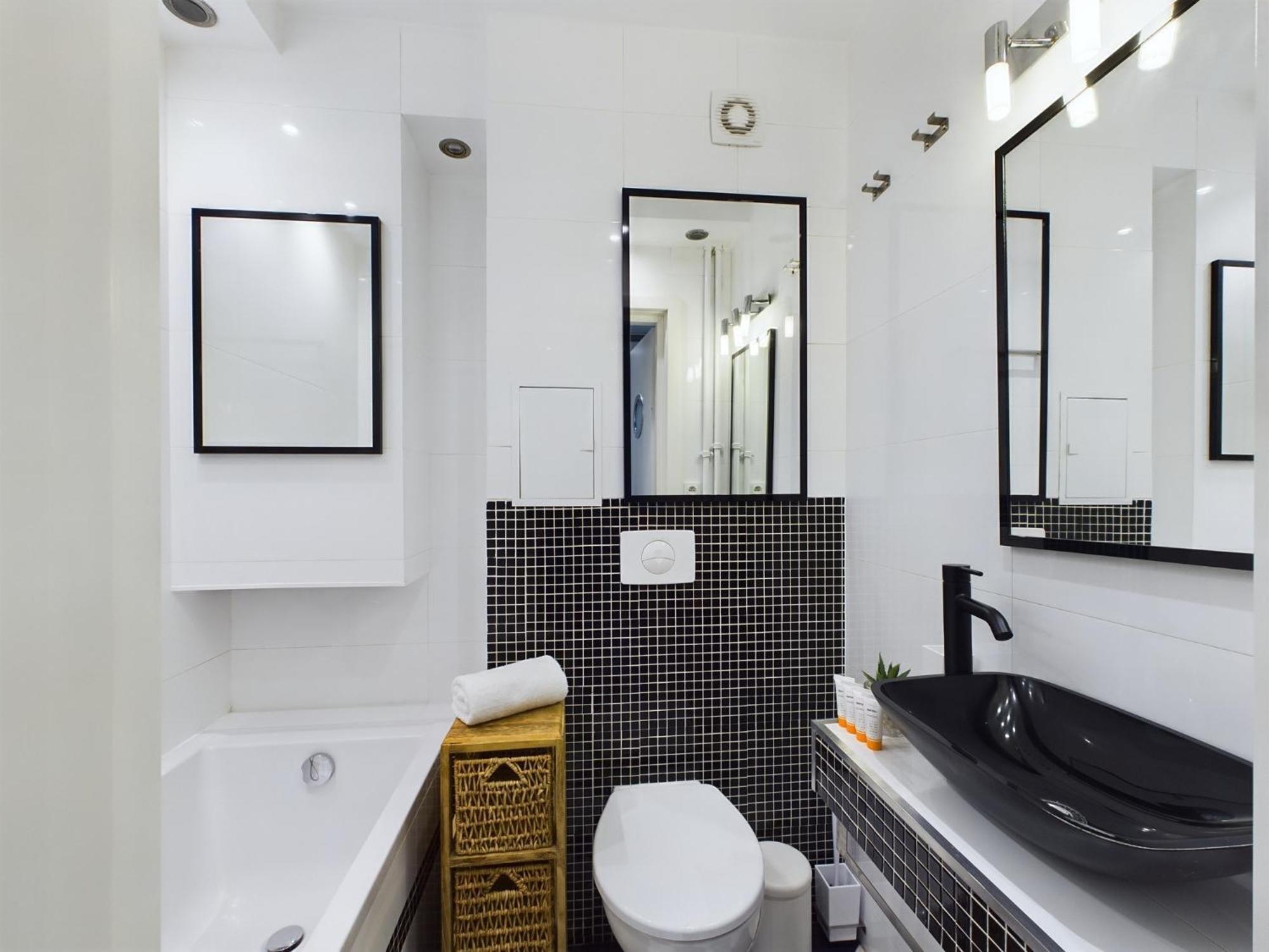 Apartment Comfortable For 2 People With Bathtub And Balcony In By Renters Warsaw
