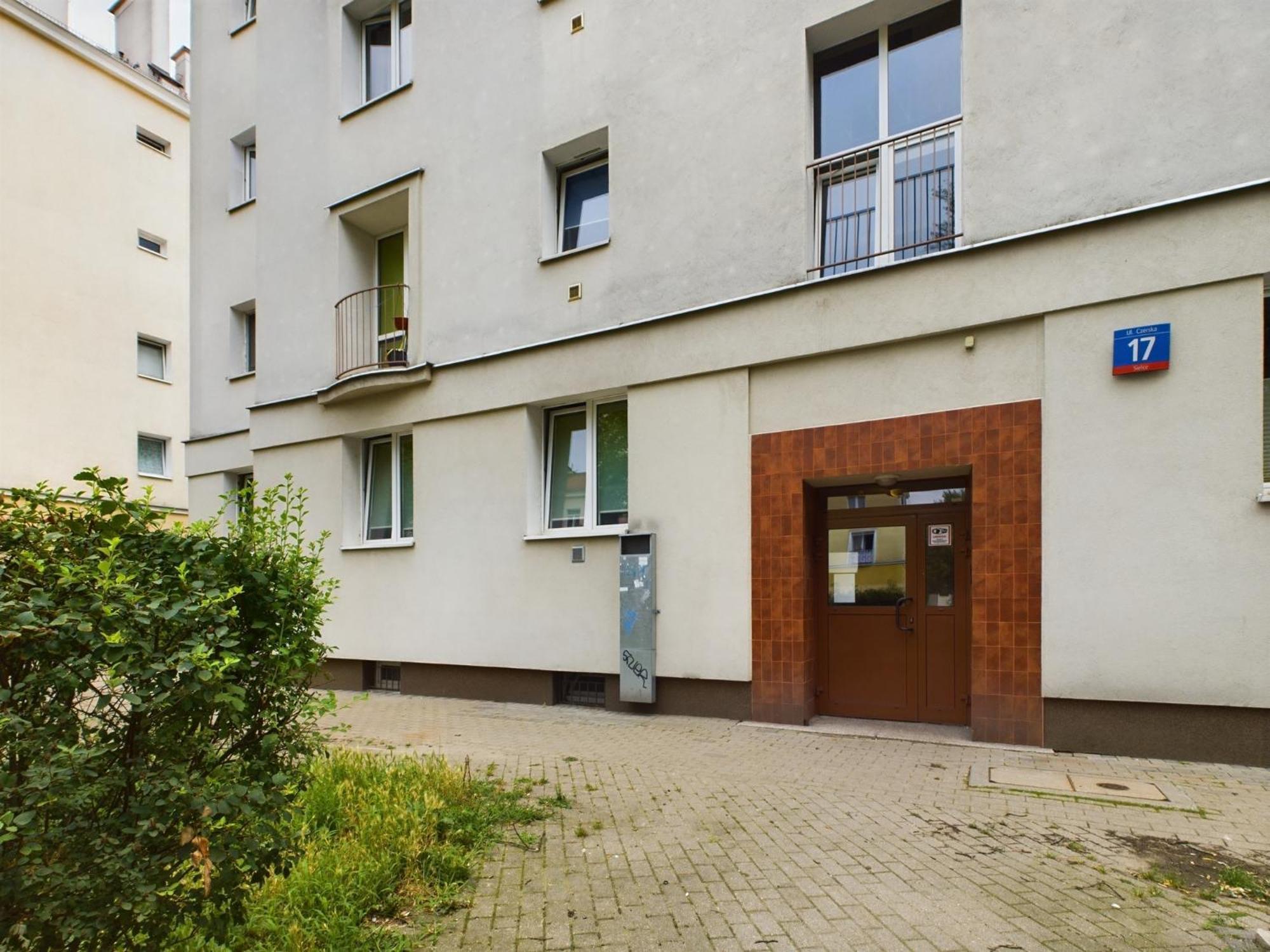 Comfortable For 2 People With Bathtub And Balcony In By Renters Apartment