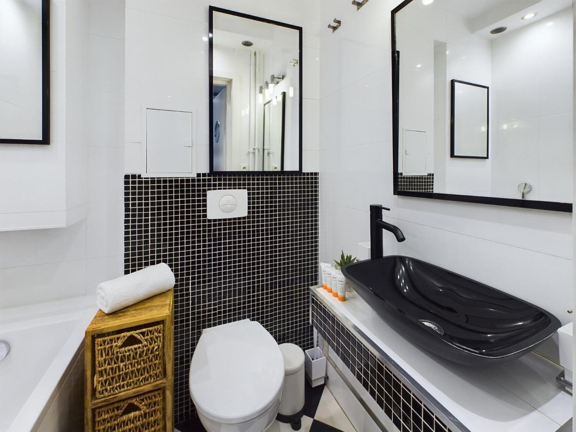 Apartment Comfortable For 2 People With Bathtub And Balcony In By Renters